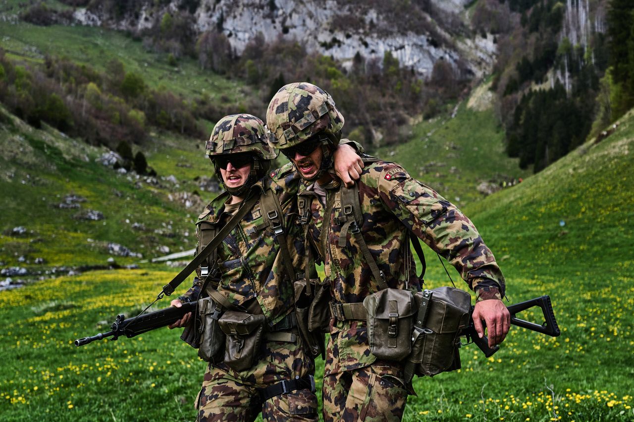 Among Soldiers, My Swiss Story