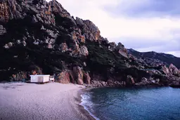 A small beach tucked between the rocks.